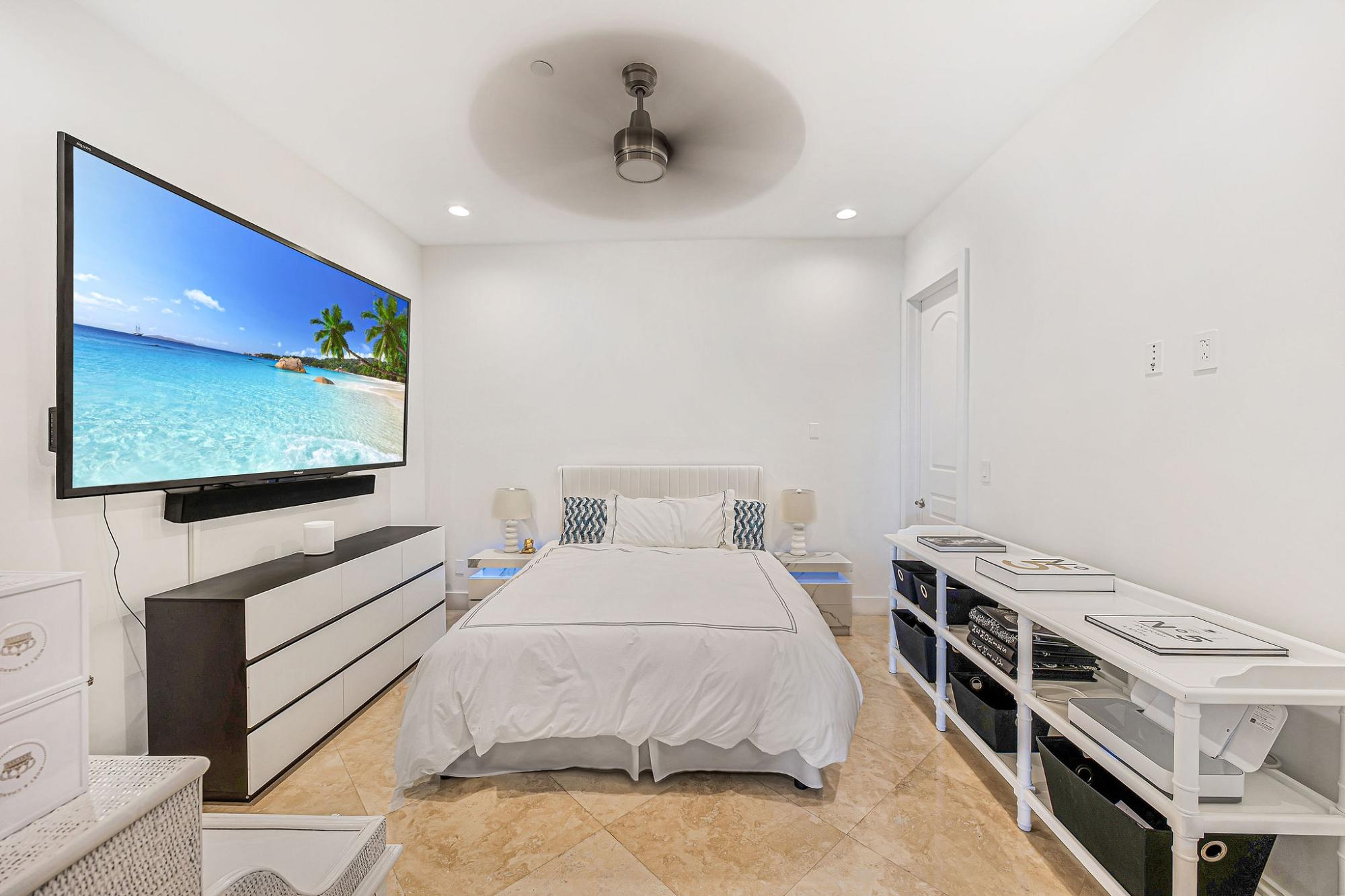 ONE OCEAN Unit: 605