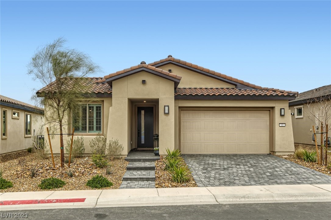 22 Sun Mirage Avenue