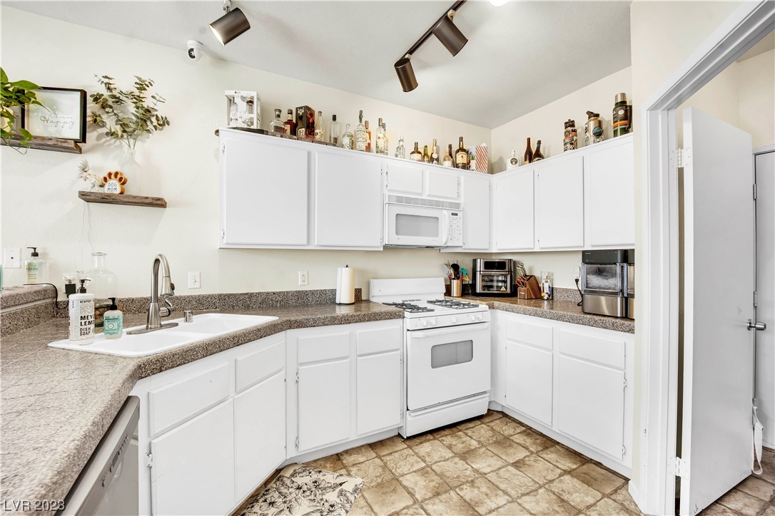 251 S Green Valley Parkway Unit: 1713