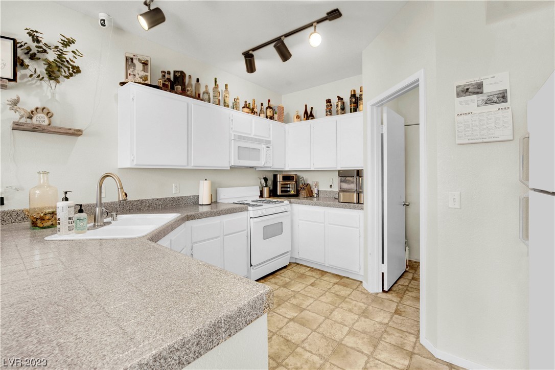 251 S Green Valley Parkway Unit: 1713