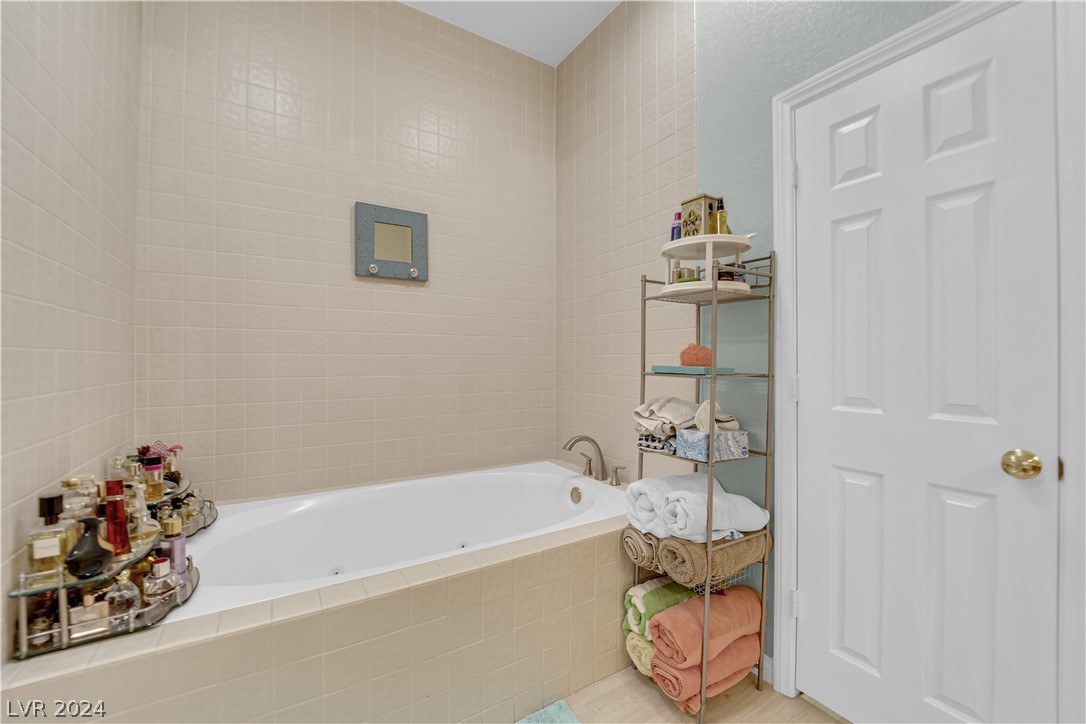 3611 Laguna Del Sol Drive