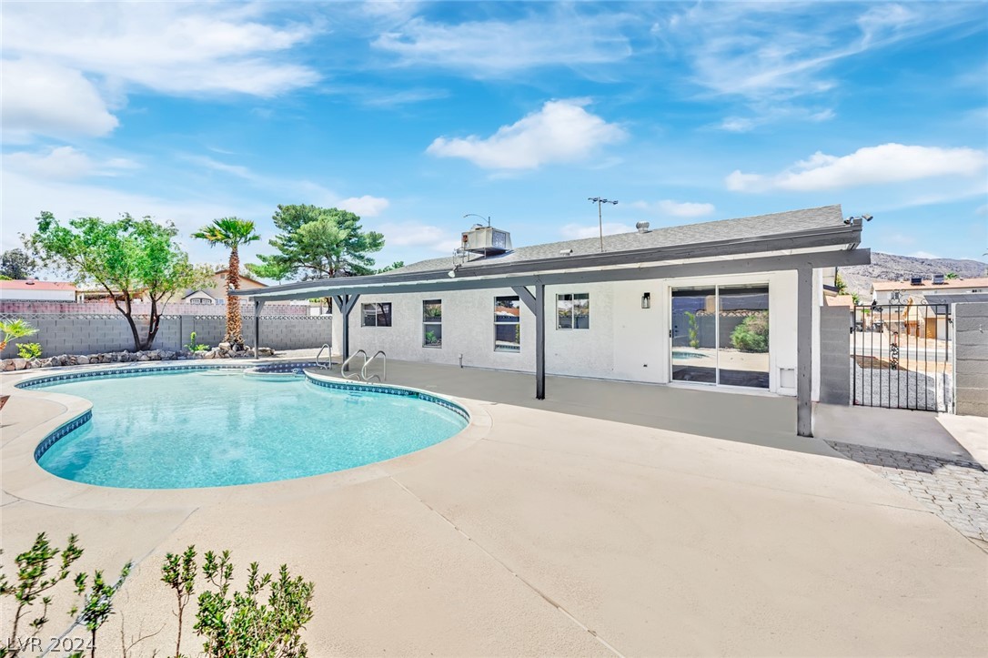 715 Greenway Road