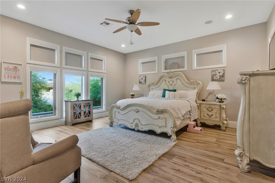 5 Wood Creek Court