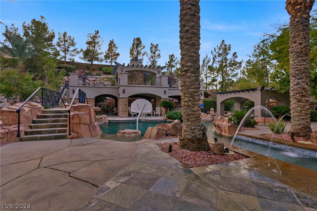 5 Wood Creek Court