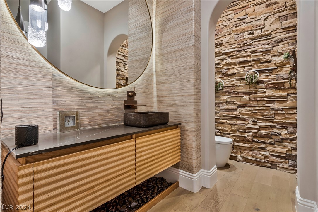 5 Wood Creek Court