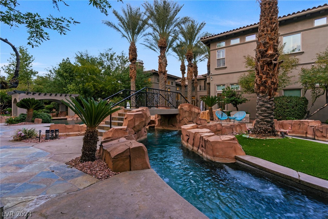 5 Wood Creek Court