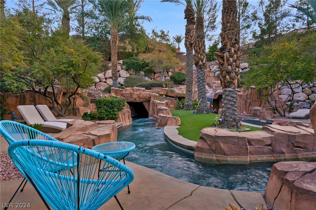 5 Wood Creek Court