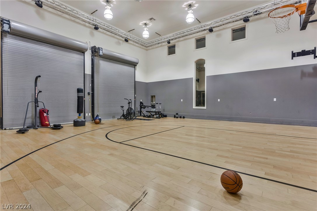 5 Wood Creek Court