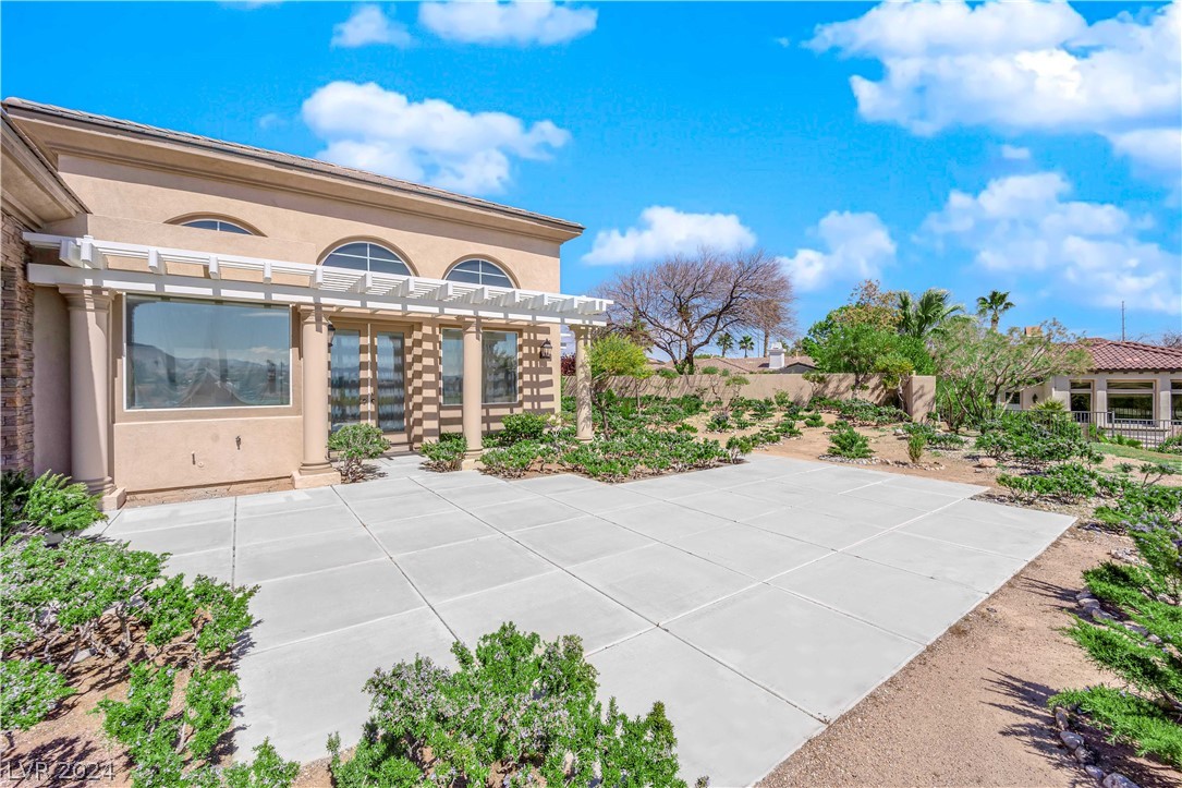 11297 Golden Chestnut Place