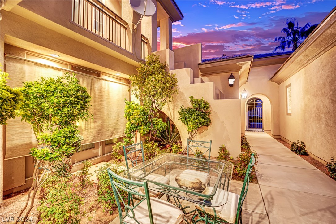 11297 Golden Chestnut Place