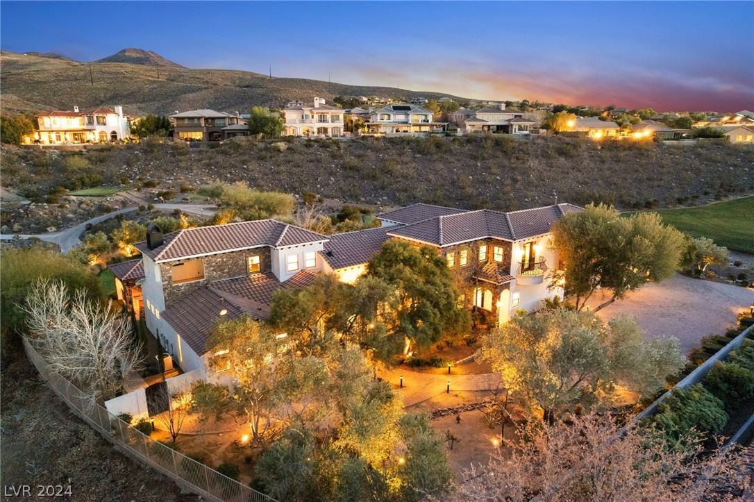 16 Paradise Valley Court