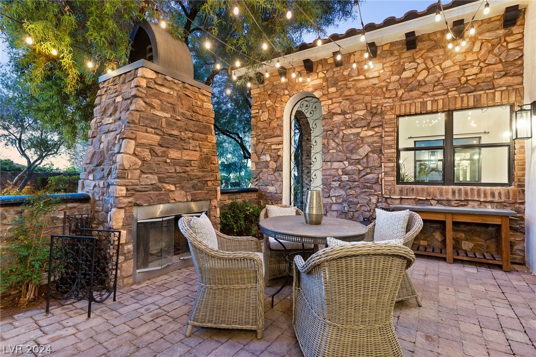 16 Paradise Valley Court