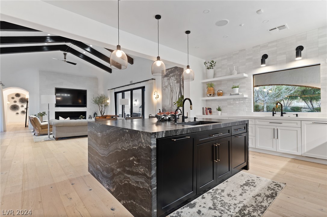 16 Paradise Valley Court