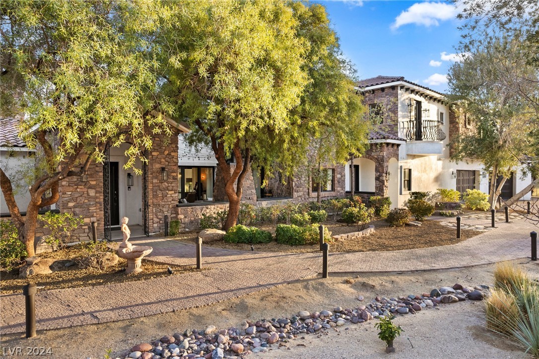 16 Paradise Valley Court