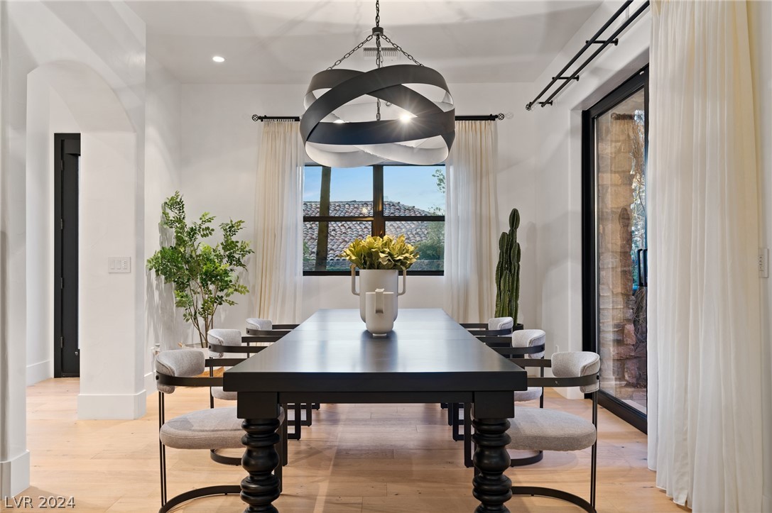 16 Paradise Valley Court