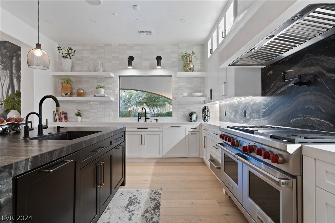 16 Paradise Valley Court