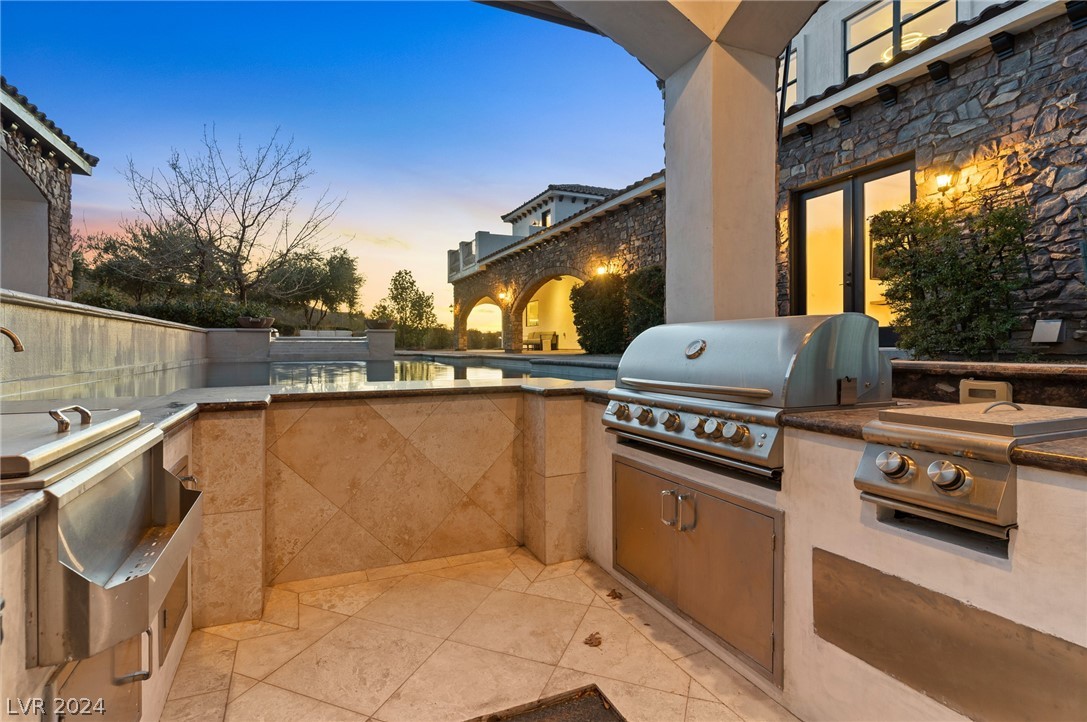 16 Paradise Valley Court