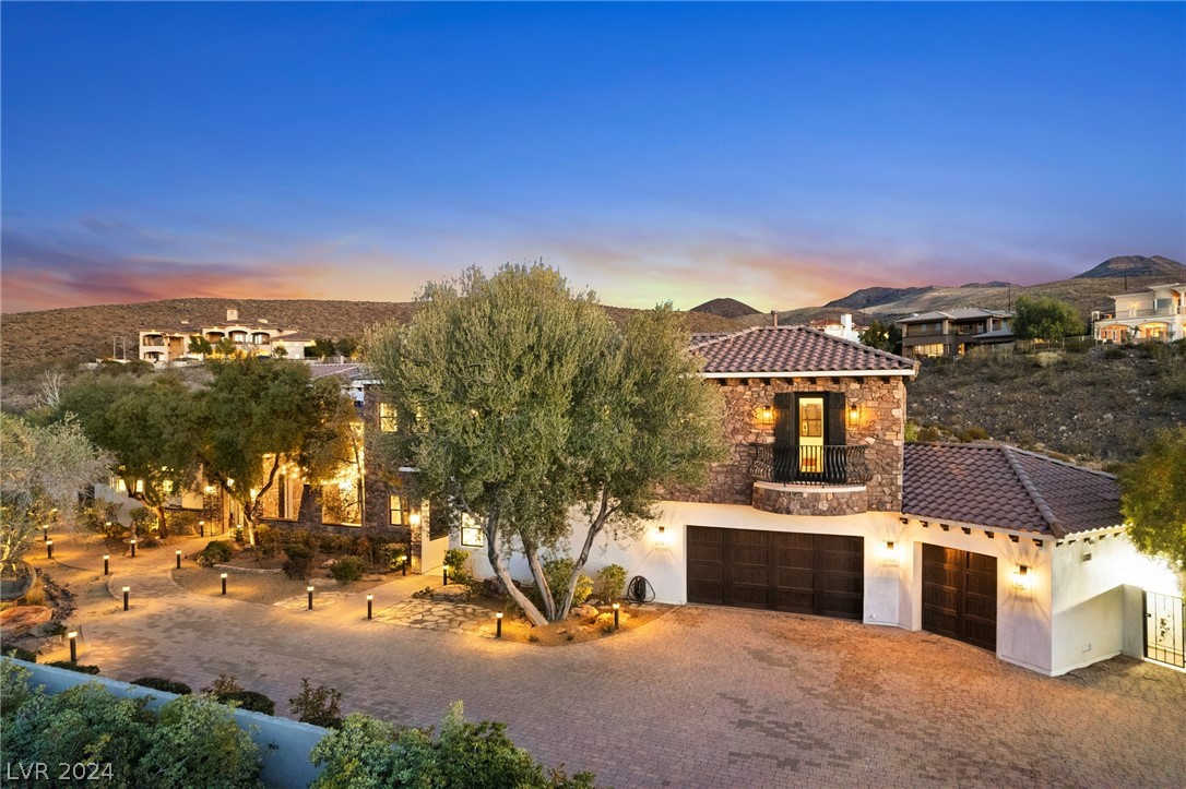 16 Paradise Valley Court
