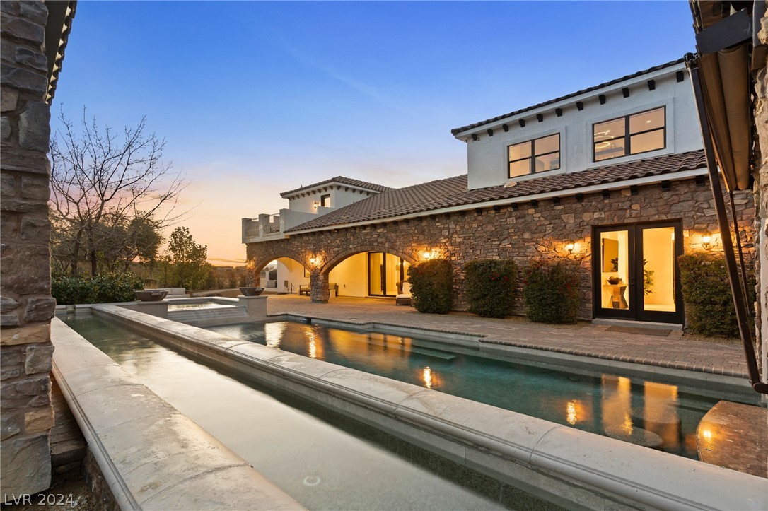 16 Paradise Valley Court
