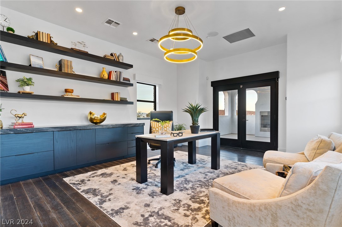 16 Paradise Valley Court