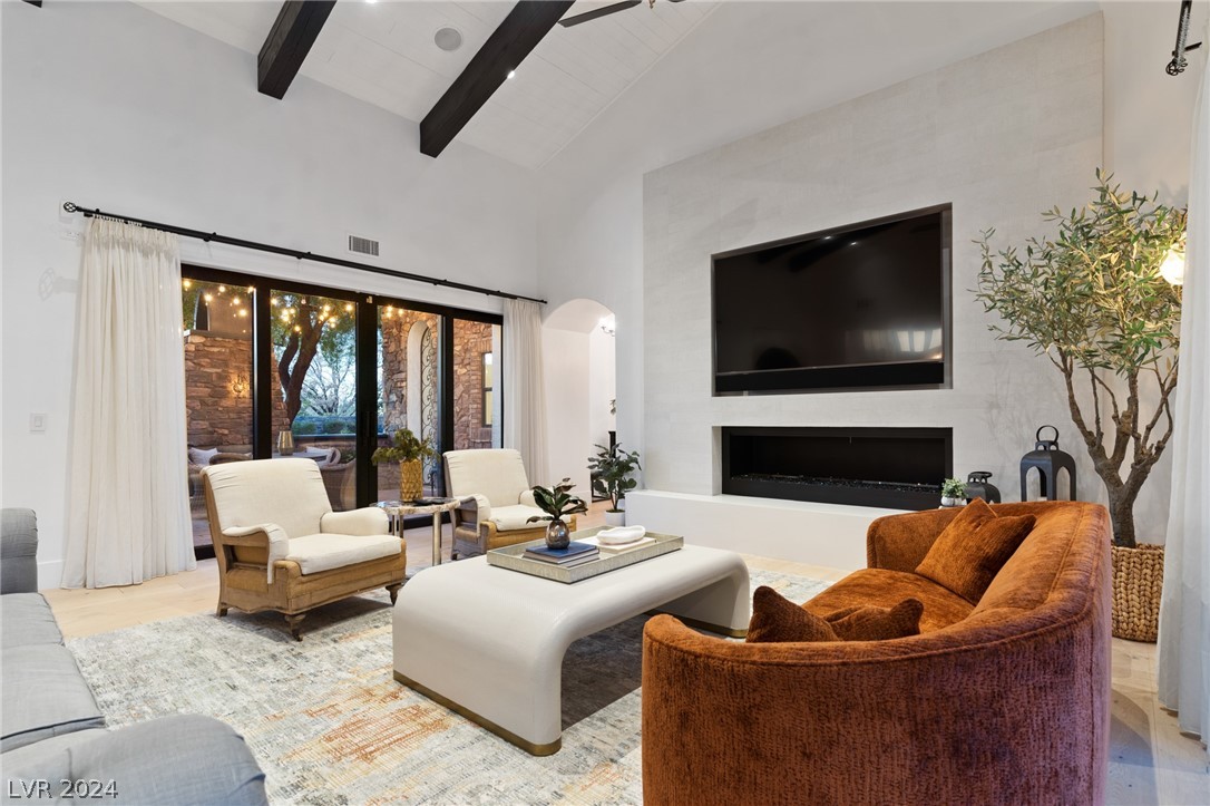 16 Paradise Valley Court