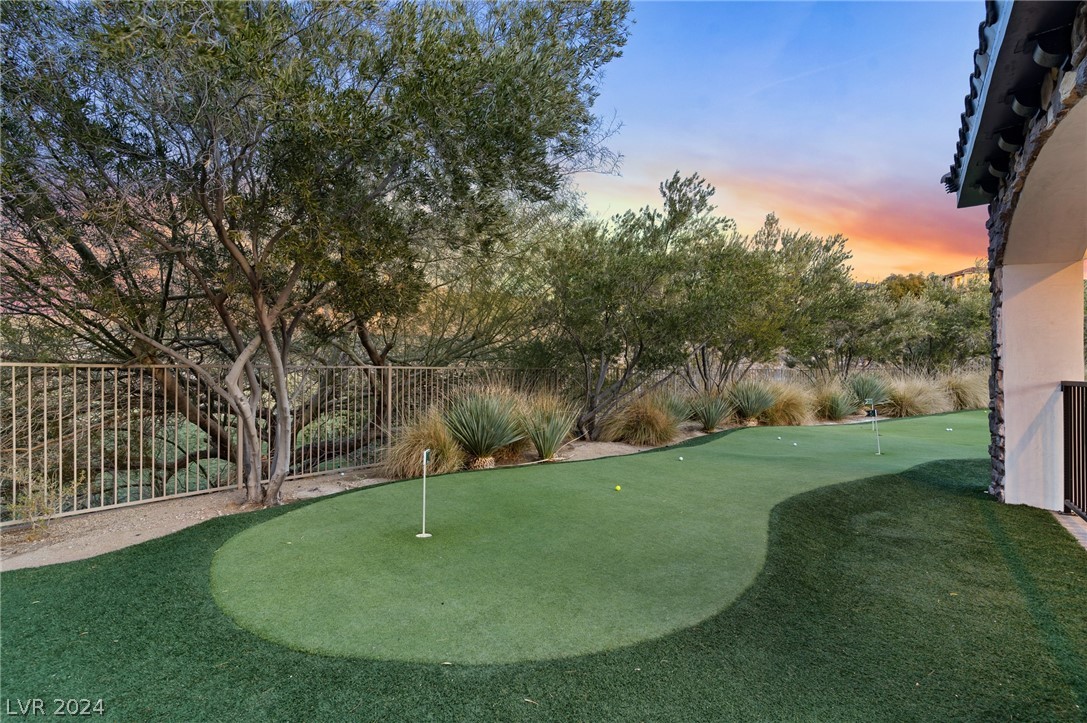 16 Paradise Valley Court