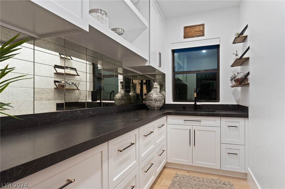 16 Paradise Valley Court