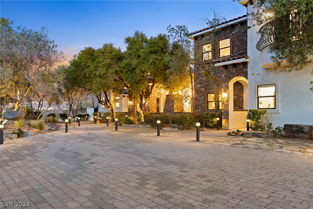 16 Paradise Valley Court