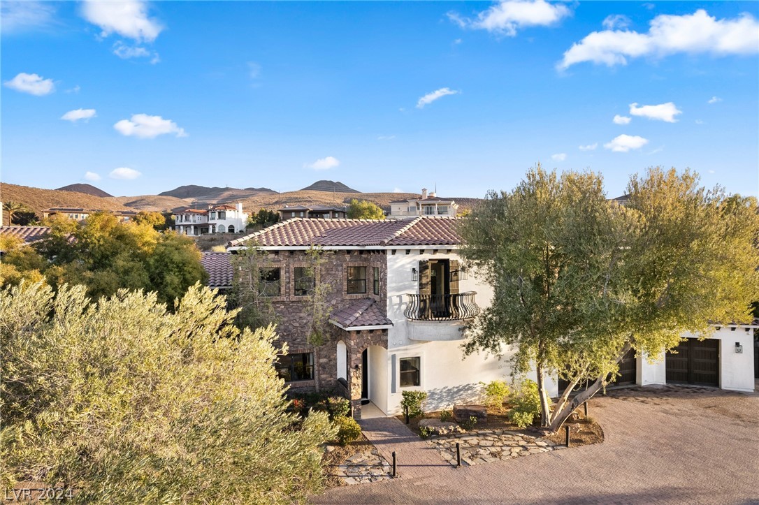 16 Paradise Valley Court