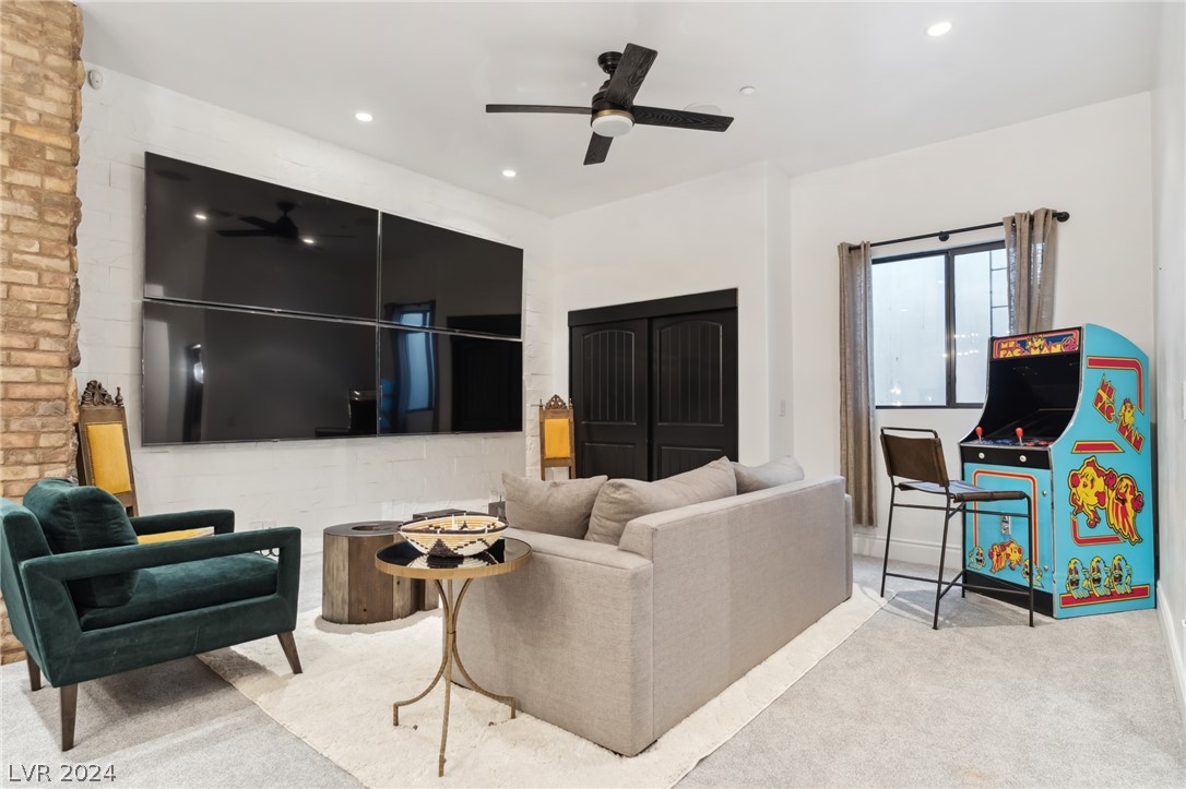 16 Paradise Valley Court