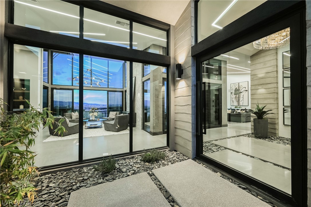 1530 Dragon Crest Avenue