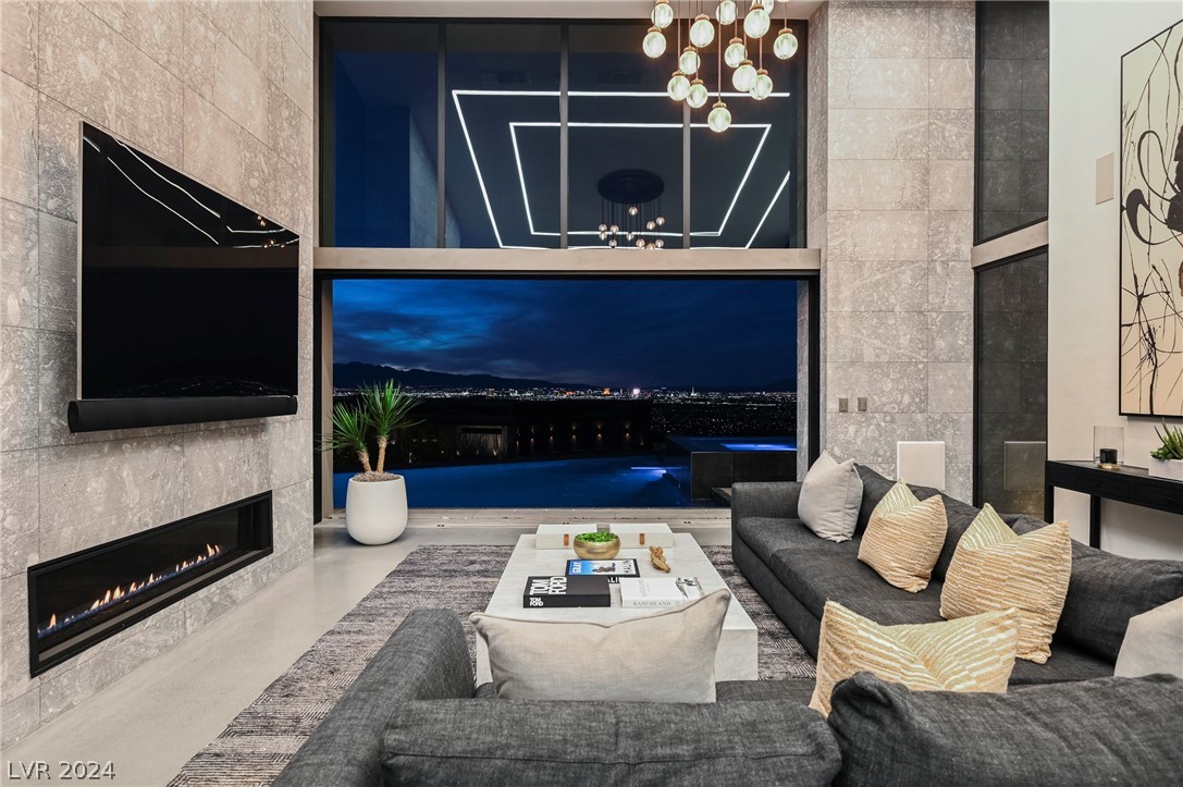 1530 Dragon Crest Avenue