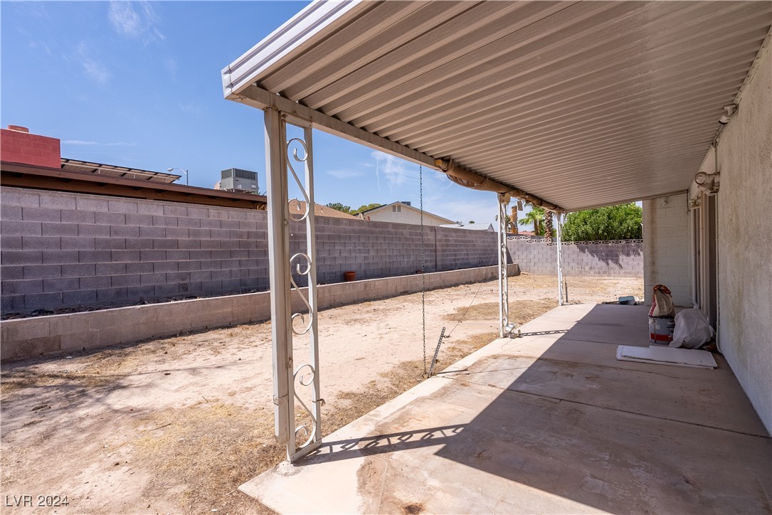 3123 East Rochelle Avenue