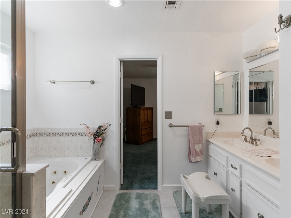 3123 East Rochelle Avenue