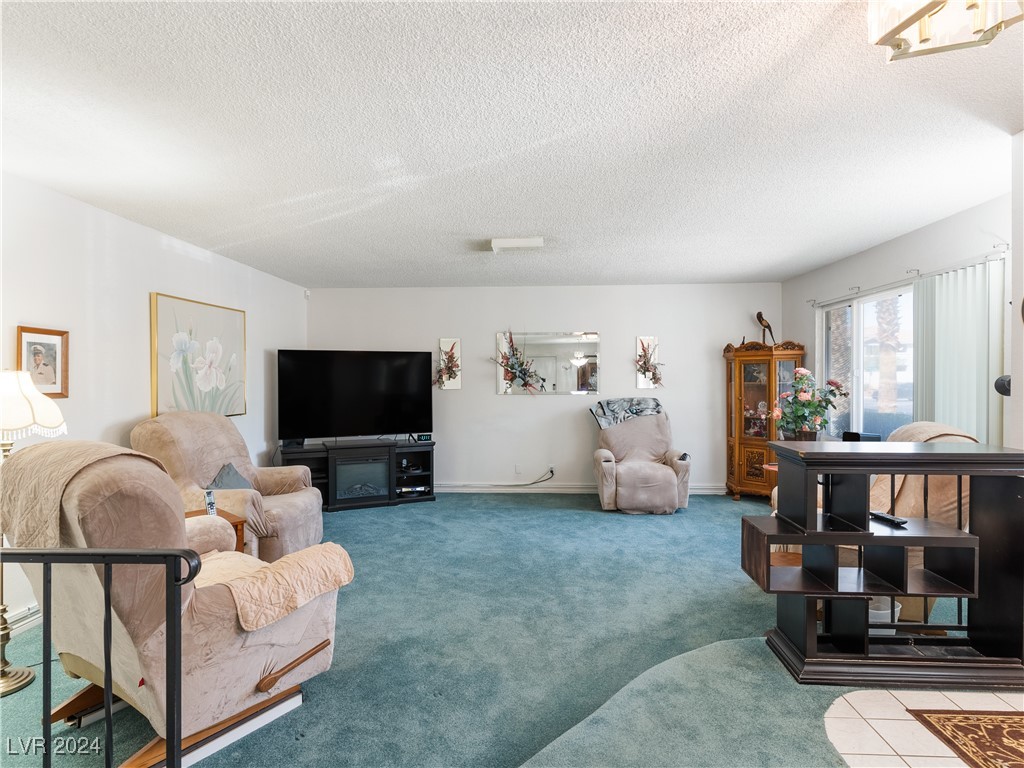 3123 East Rochelle Avenue