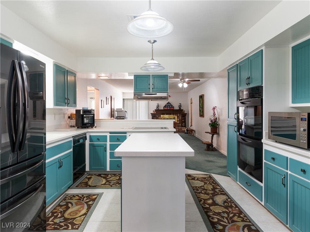 3123 East Rochelle Avenue