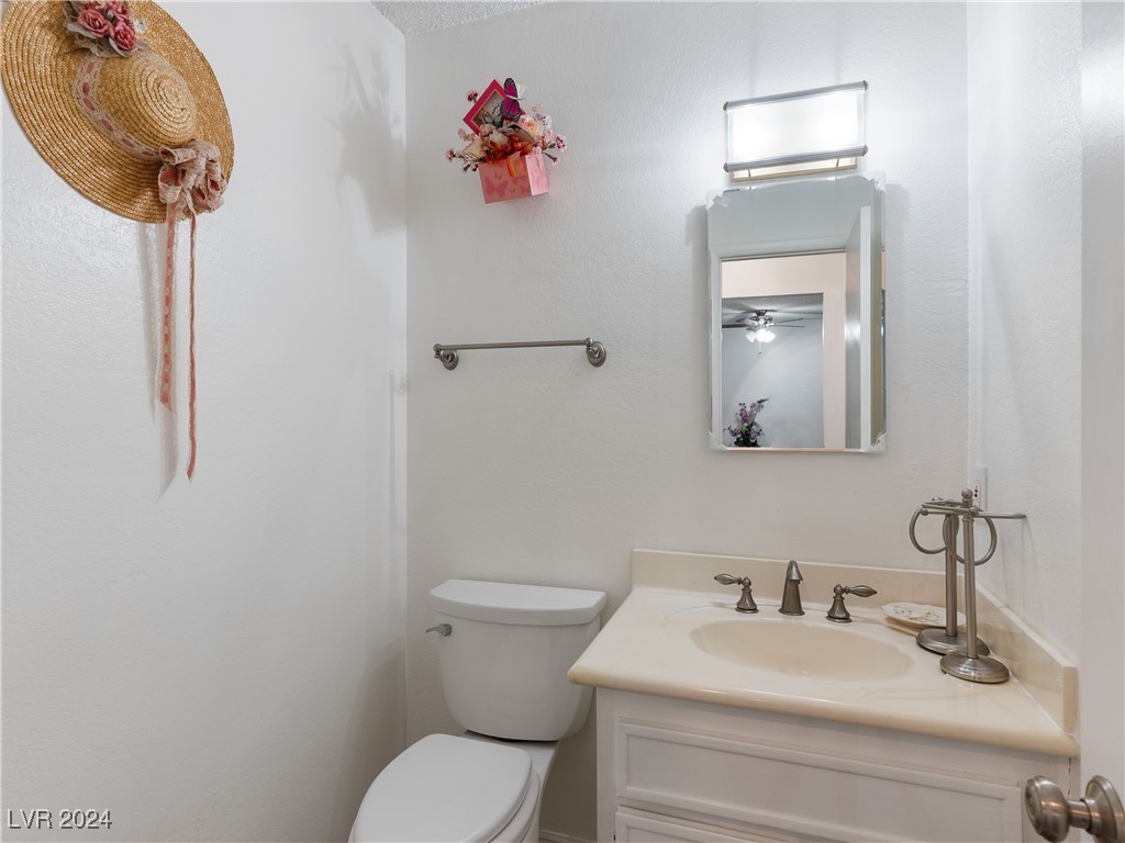 3123 East Rochelle Avenue