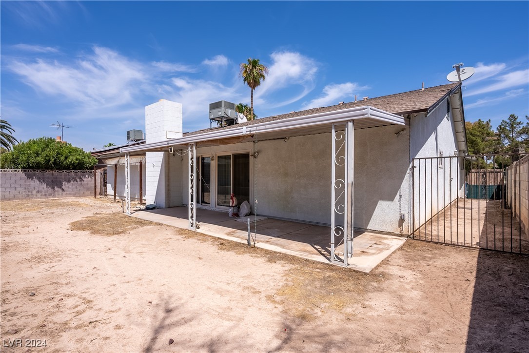 3123 East Rochelle Avenue