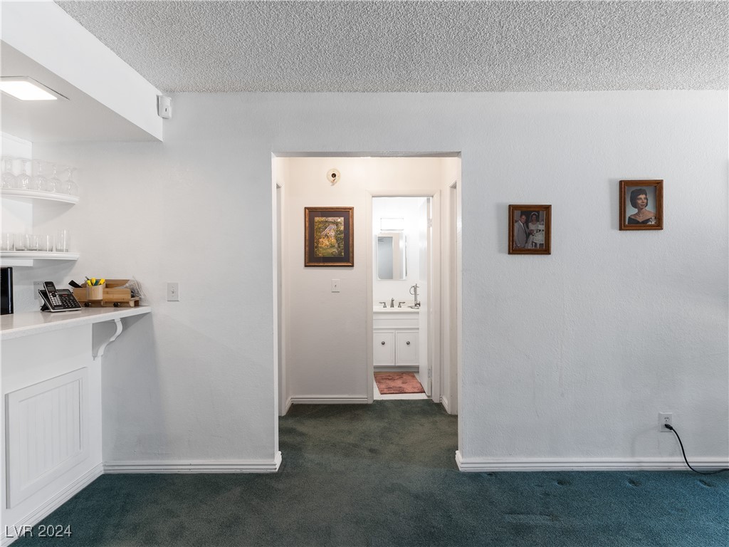 3123 East Rochelle Avenue