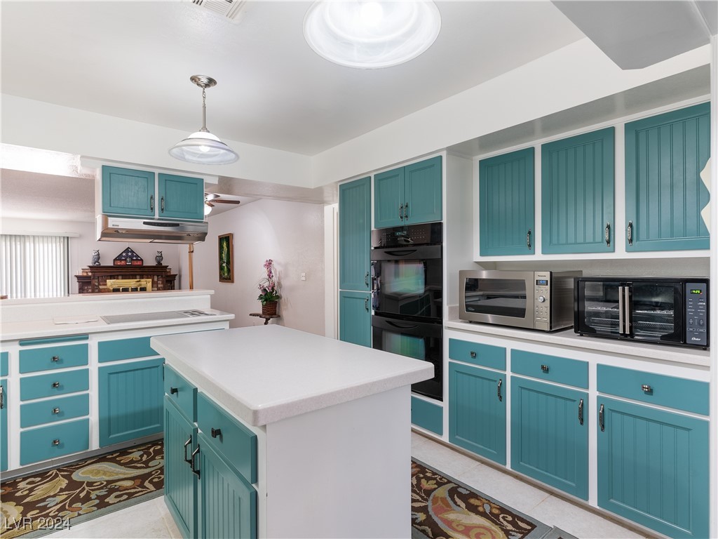 3123 East Rochelle Avenue