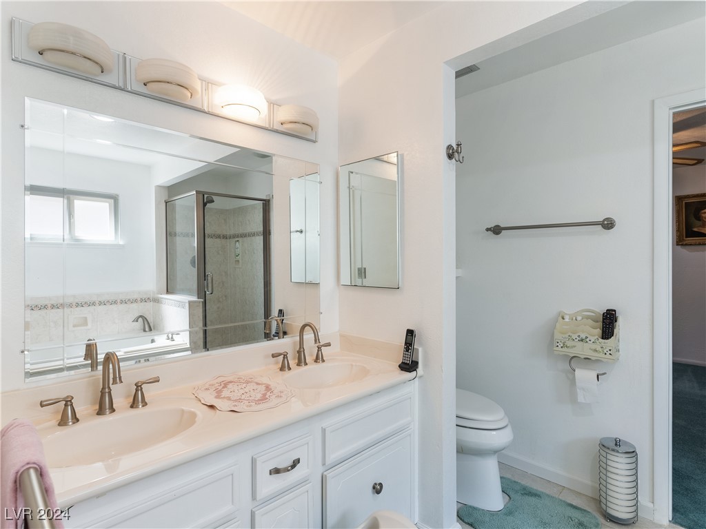 3123 East Rochelle Avenue