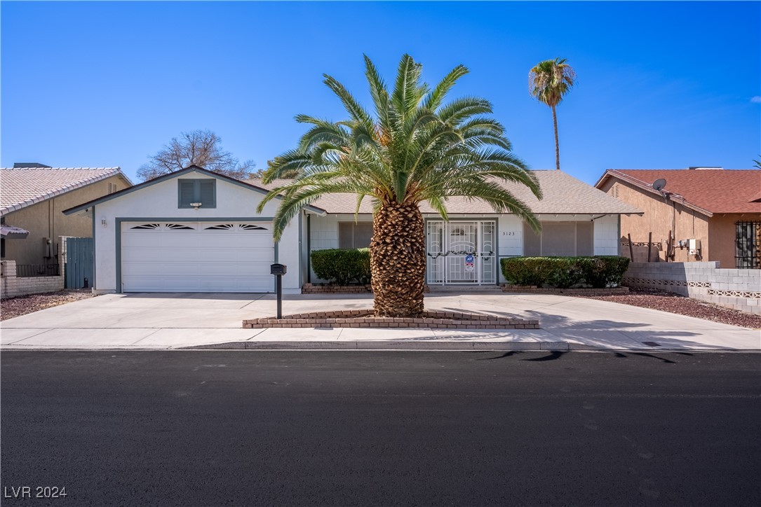 3123 East Rochelle Avenue