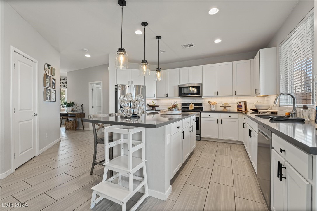 9784 Pyrite Mystery Avenue