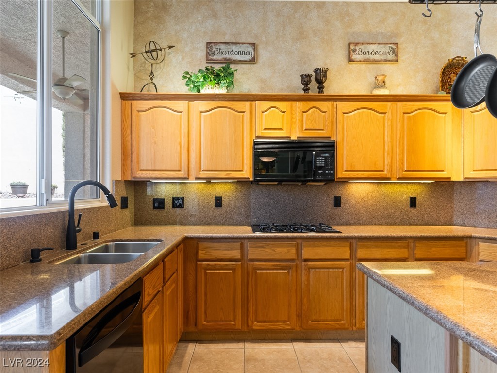 2001 Spring Rose Street