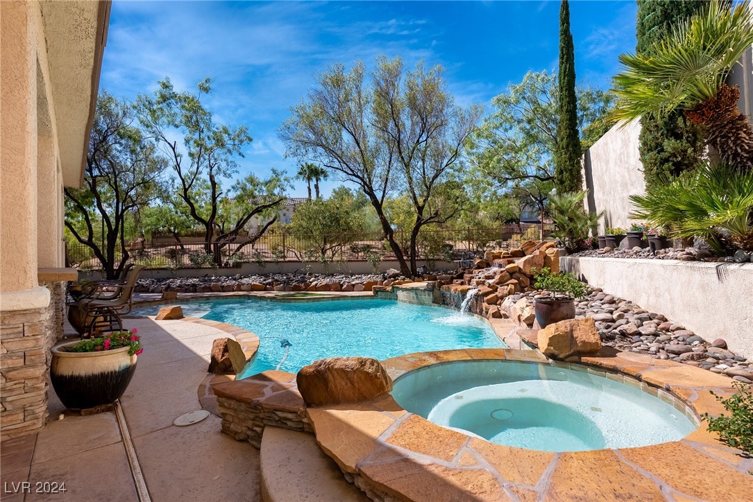 2001 Spring Rose Street