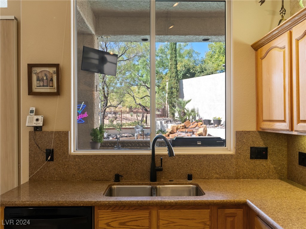 2001 Spring Rose Street