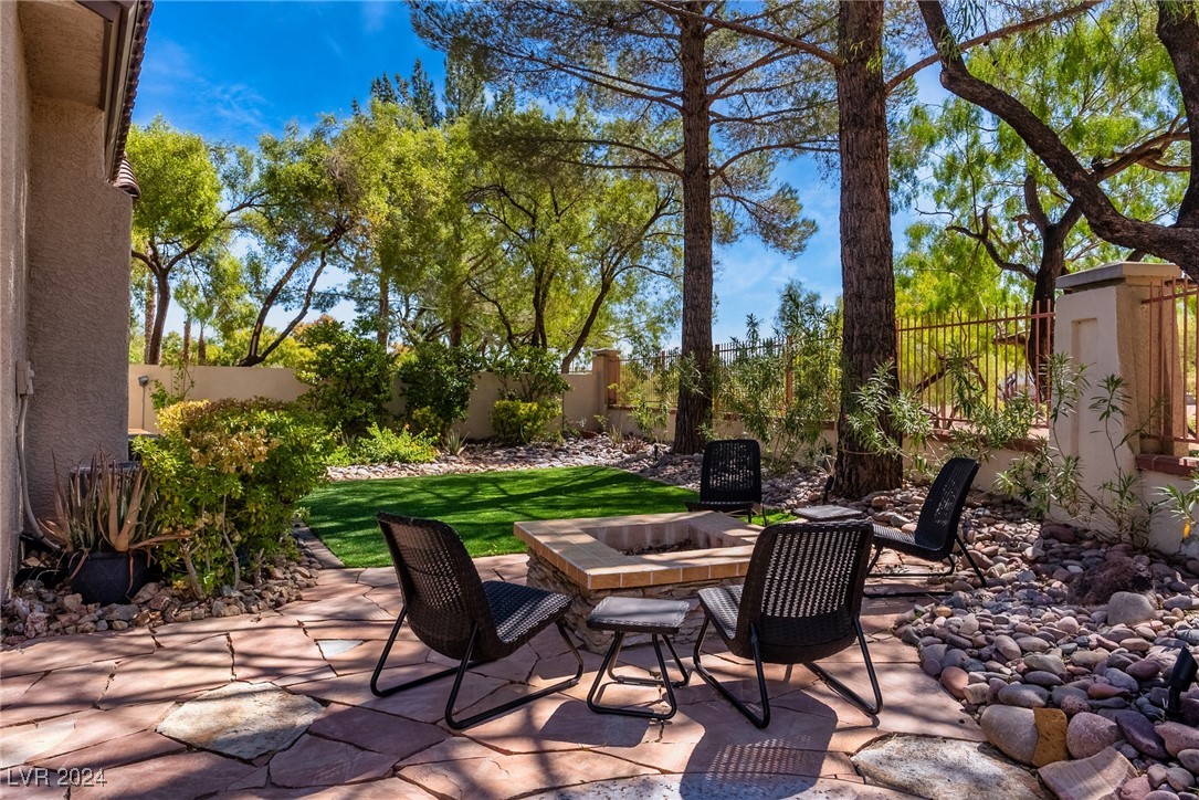 2001 Spring Rose Street