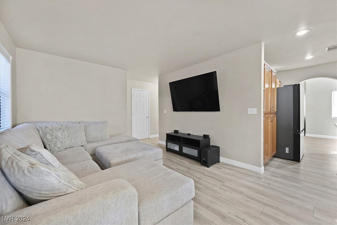 1011 Sandy Shale Street