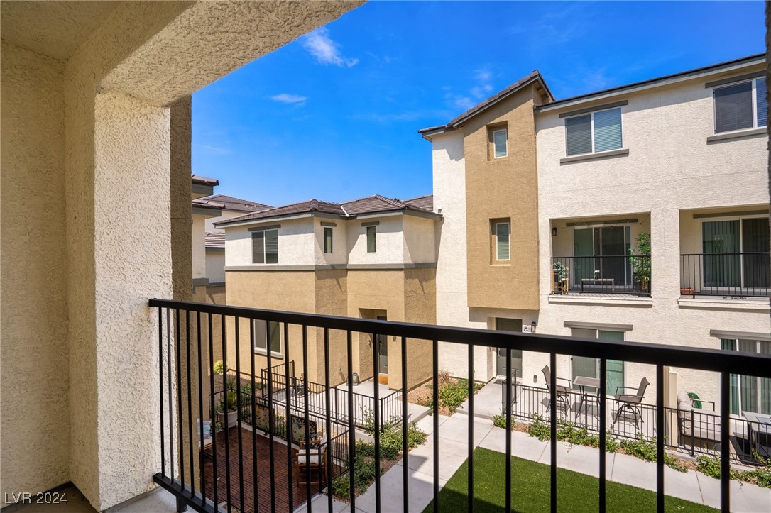 12328 Golden Wreath Road 4