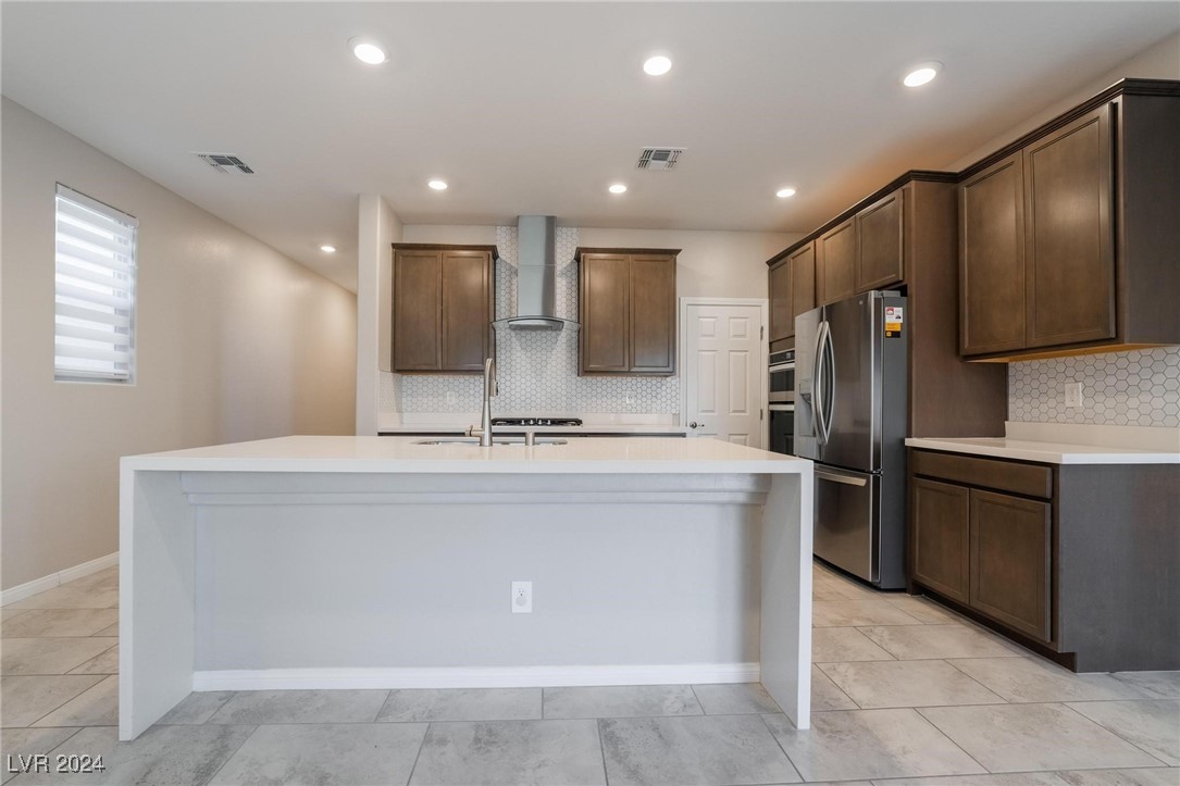 4154 Elegant Chateau Street